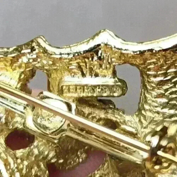 Vintage Gerry's Gold-tone Tiered Christmas Tree Brooch Holiday Pin 2.25" Signed - Picture 3 of 7